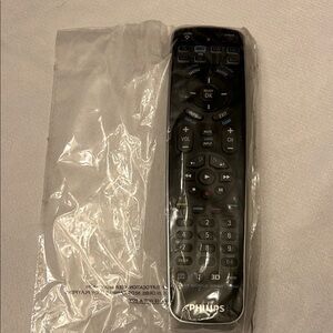 New Philips 7 Function SRP 5107/27 Universal Remote Control